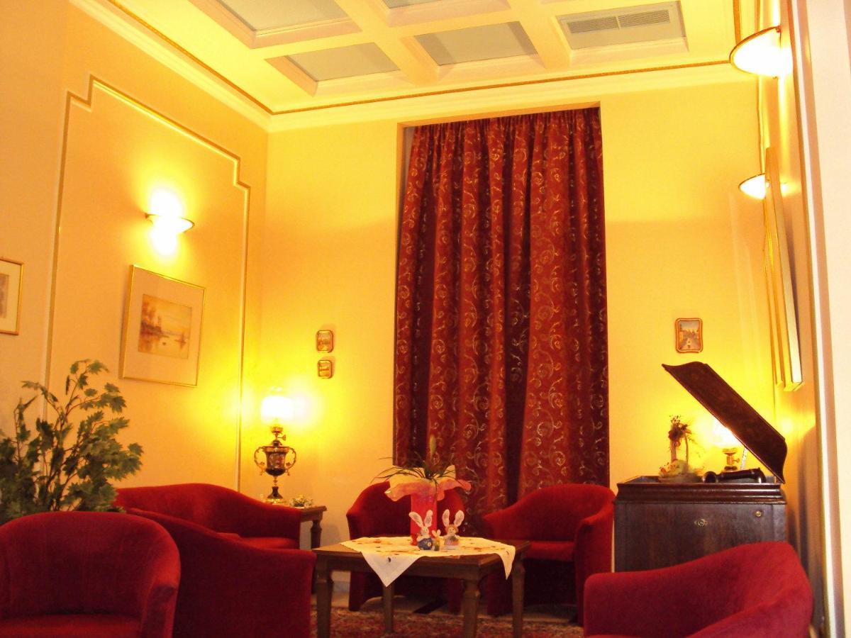 קומוטיני Astoria Hotel Traditional מראה חיצוני תמונה